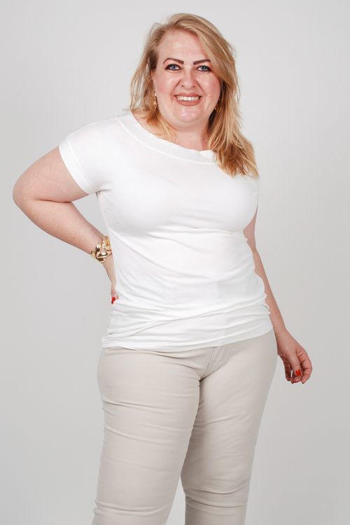 Blusa com detalhe em lurex no decote plus size off white
