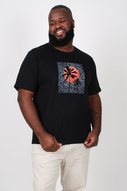 Camiseta com estampa 'coqueiros' plus size preto