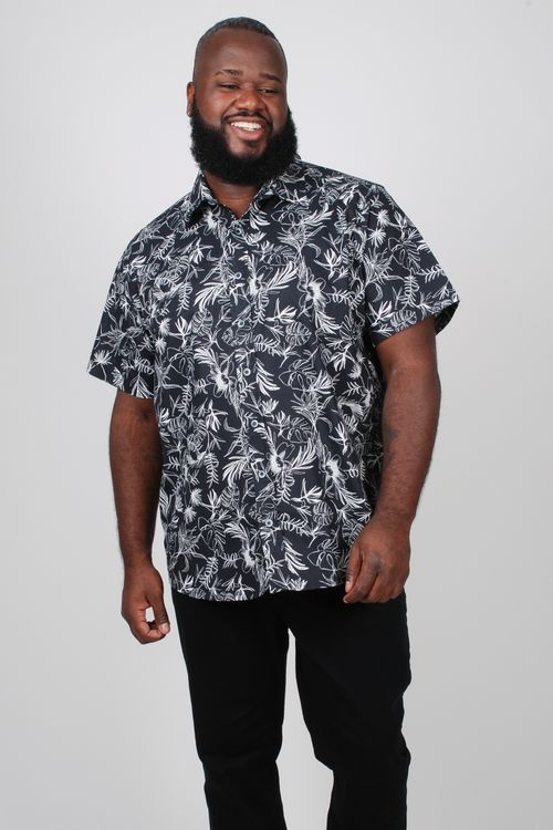 Camisa manga curta estampa floral plus size preto