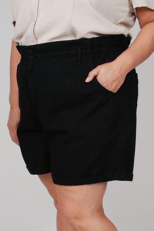 Shorts em sarja cintura com elástico plus size preto