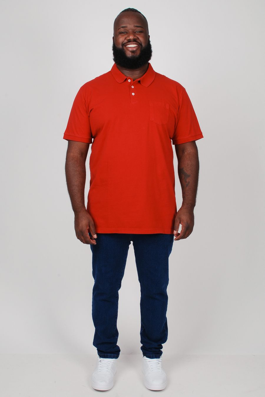 Camisa polo lisa básica com bolso plus size vermelho