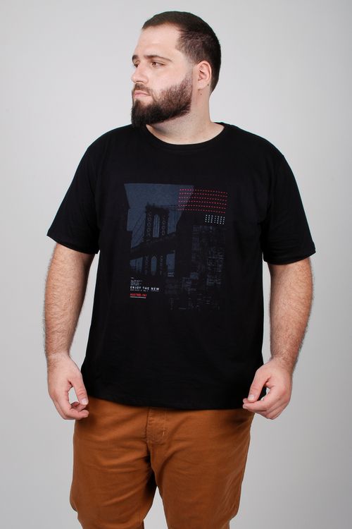 Camiseta em meia malha com estampa urban plus size preto