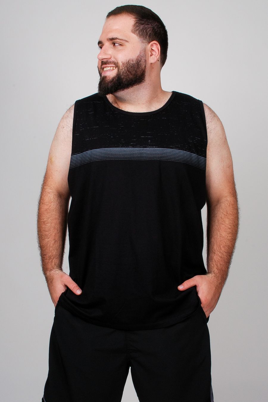 Regata em malha com listras localizadas plus size preto