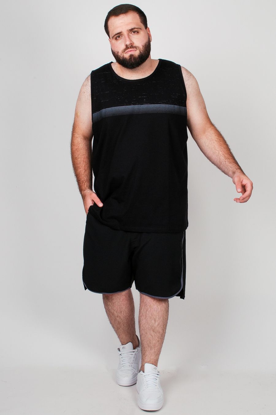 Regata em malha com listras localizadas plus size preto