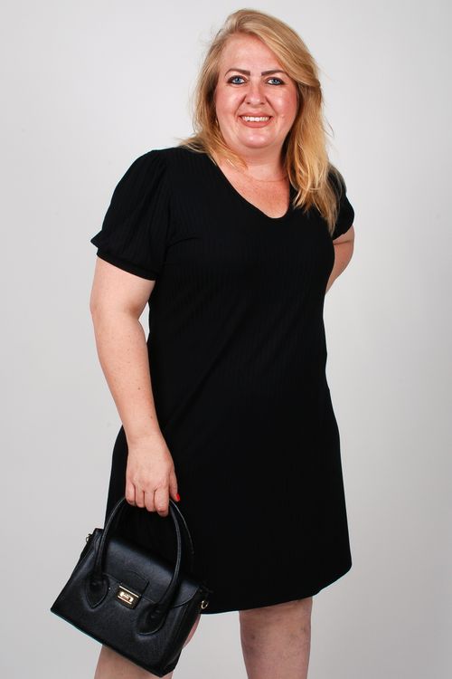 Vestido curto em malha canelada plus size preto