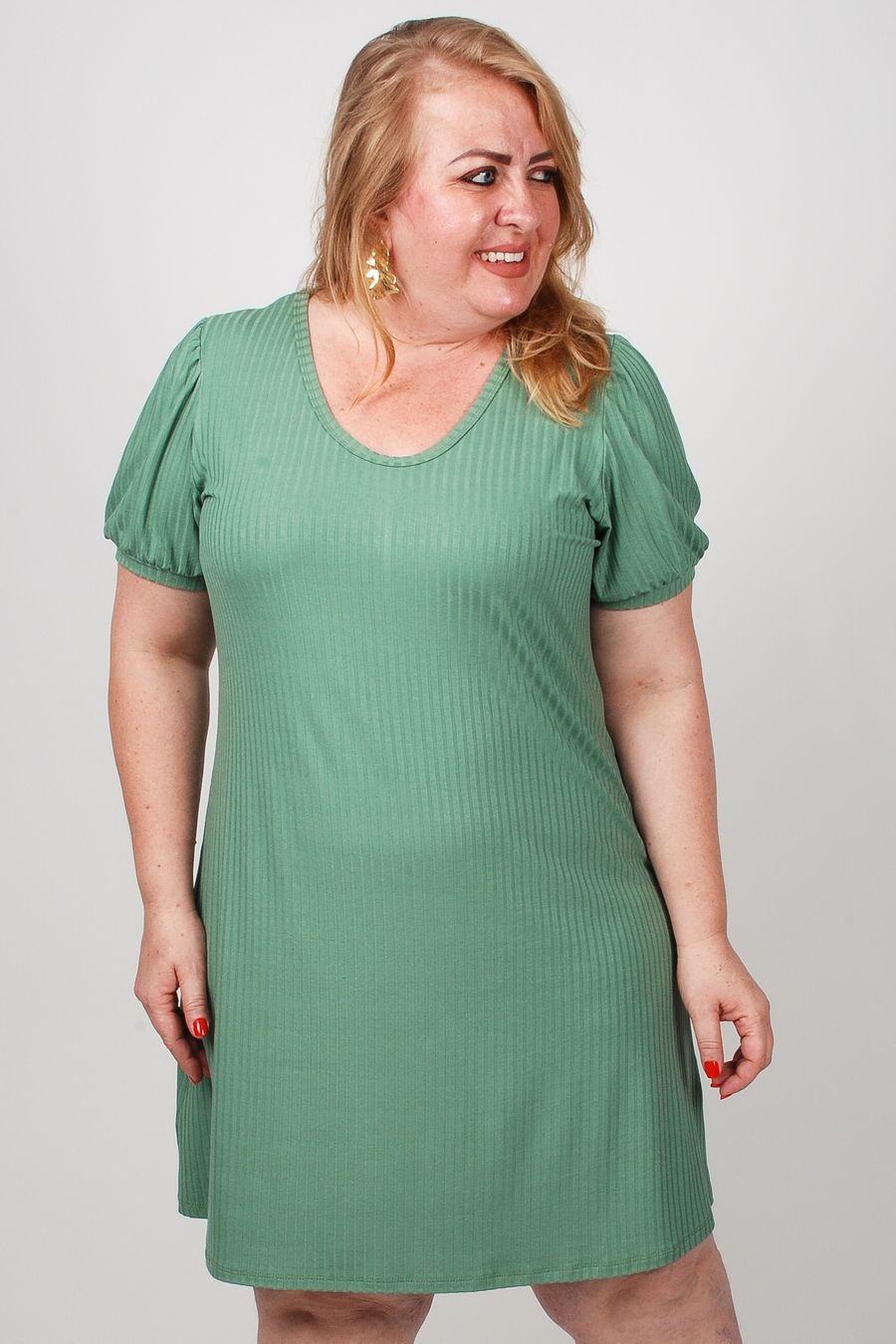 Vestido curto em malha canelada plus size verde