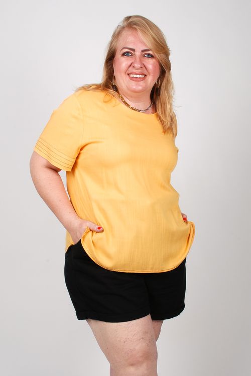 Blusa em viscose com pesponto contrastante plus size amarelo