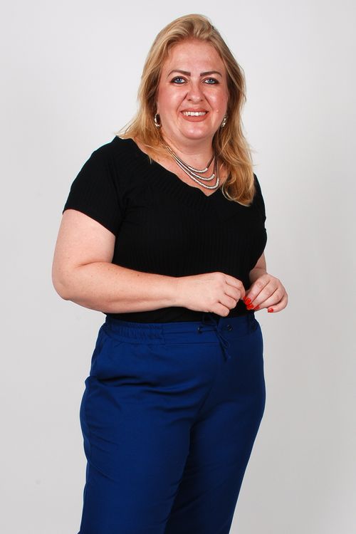 Blusa malha canelada decote v plus size preto