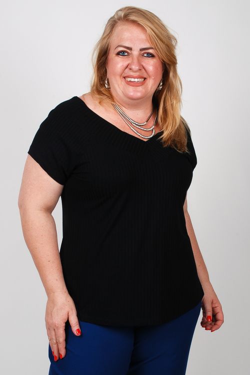 Blusa malha canelada decote v plus size preto