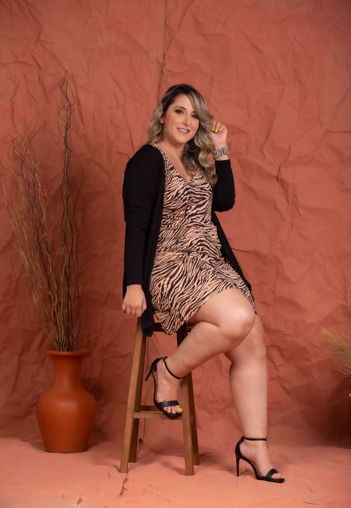 Casaquinho Assimétrico Preto Plus Size