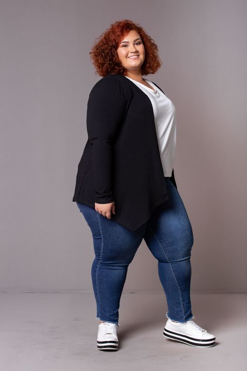 Casaquinho Assimétrico Preto Plus Size