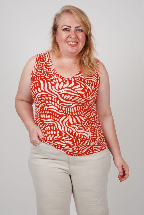 Regata em malha estampada plus size vermelho