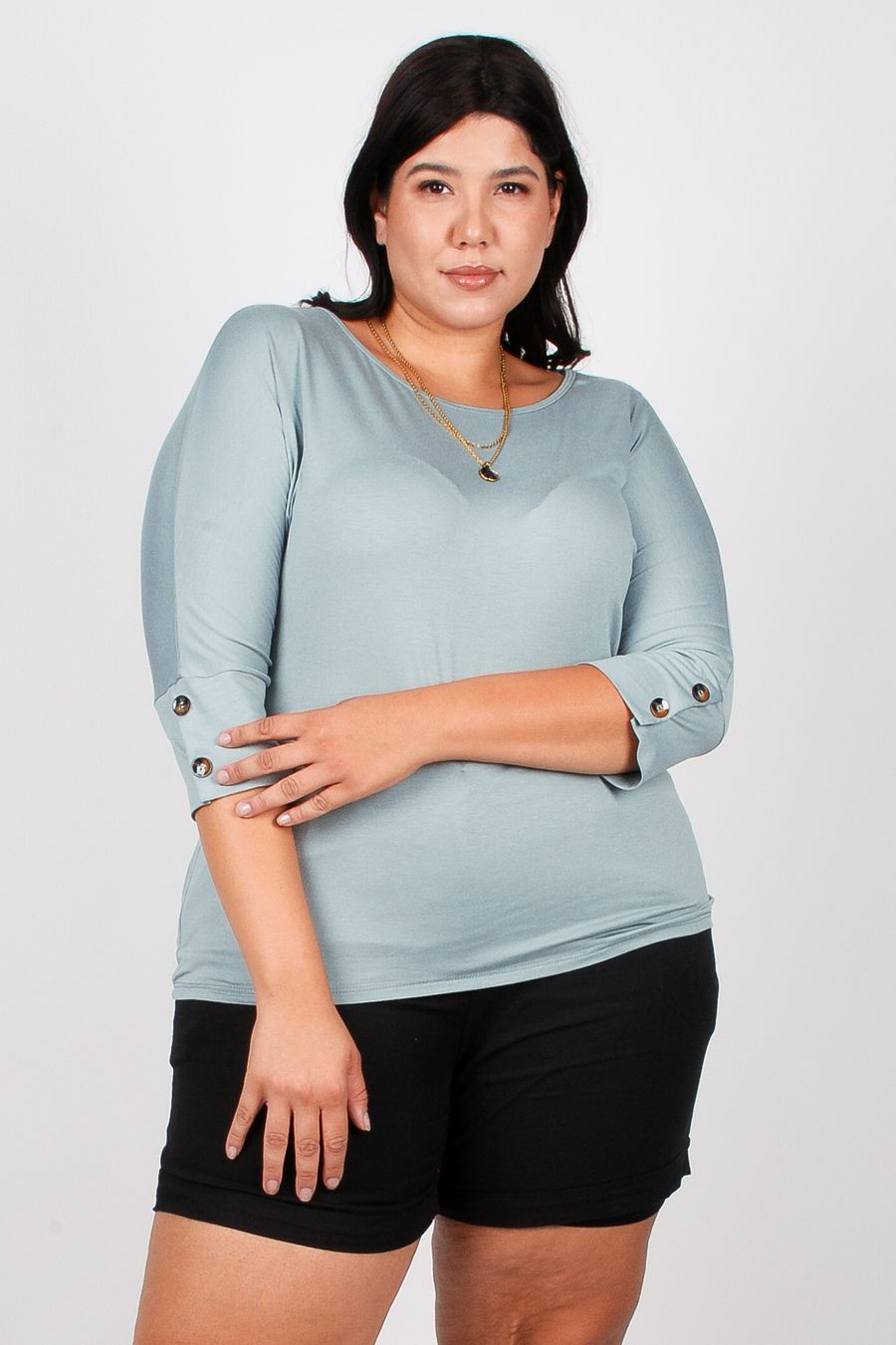 Blusa em malha com botões no punho da manga plus size cinza