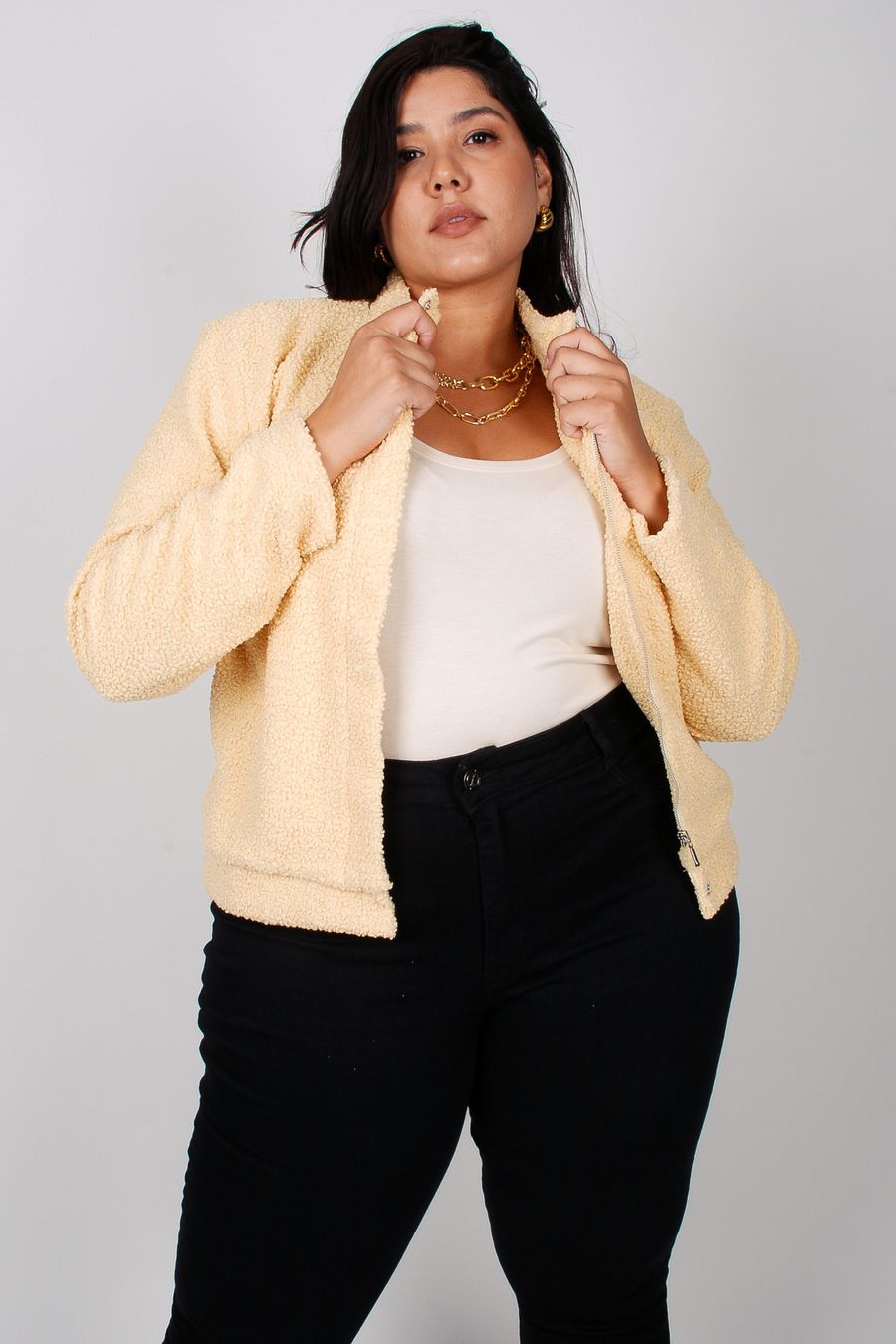 Jaqueta carneirinho plus size bege