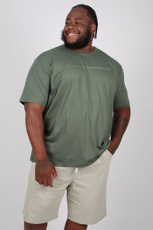 Camiseta em meia malha com estampa 'vision' plus size verde
