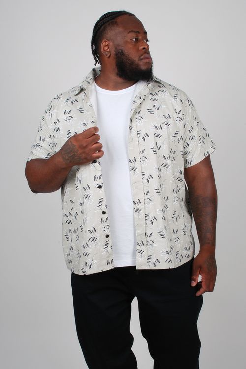 Camisa manga curta com estampa de folhagem plus size bege