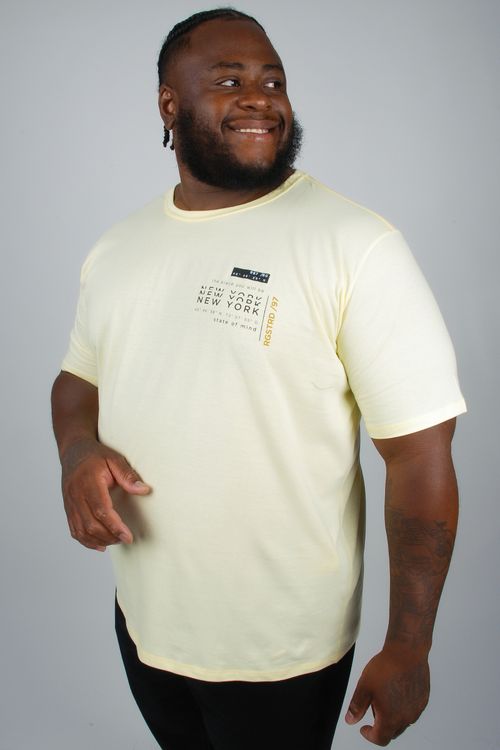 Camiseta em malha com estampa lateral new york plus size amarelo