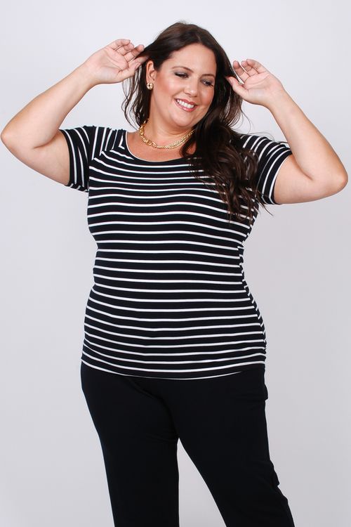 Blusa decote canoa em malha listrada preto