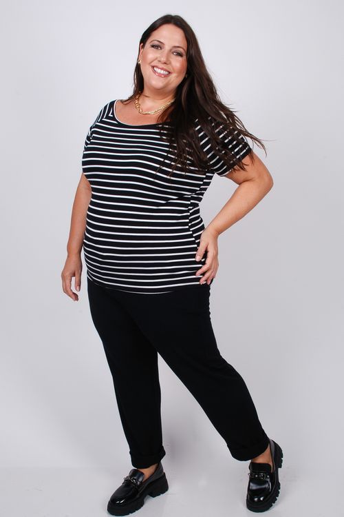 Blusa decote canoa em malha listrada preto