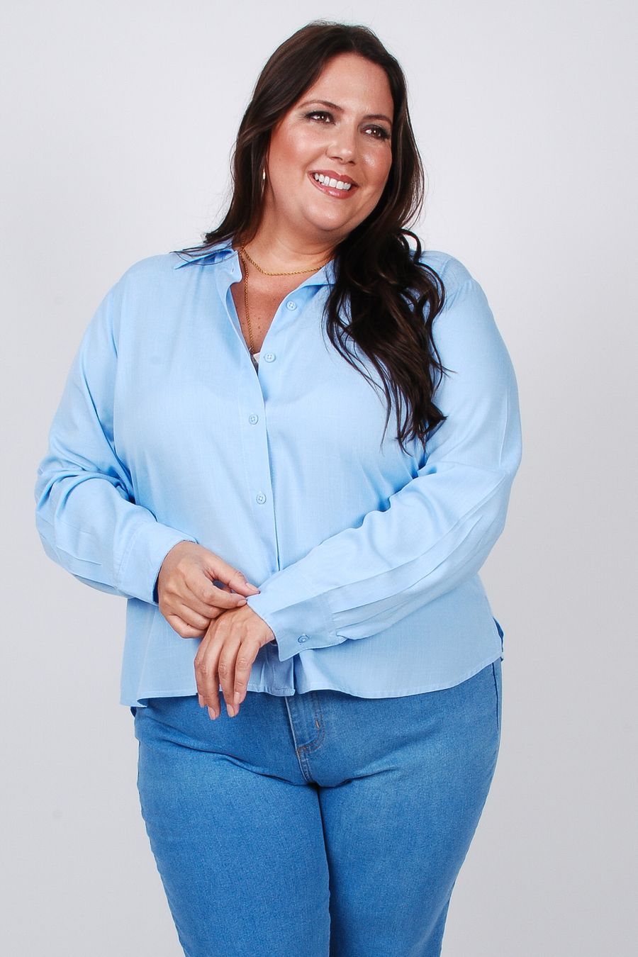 Camisa em viscose lisa manga longa azul
