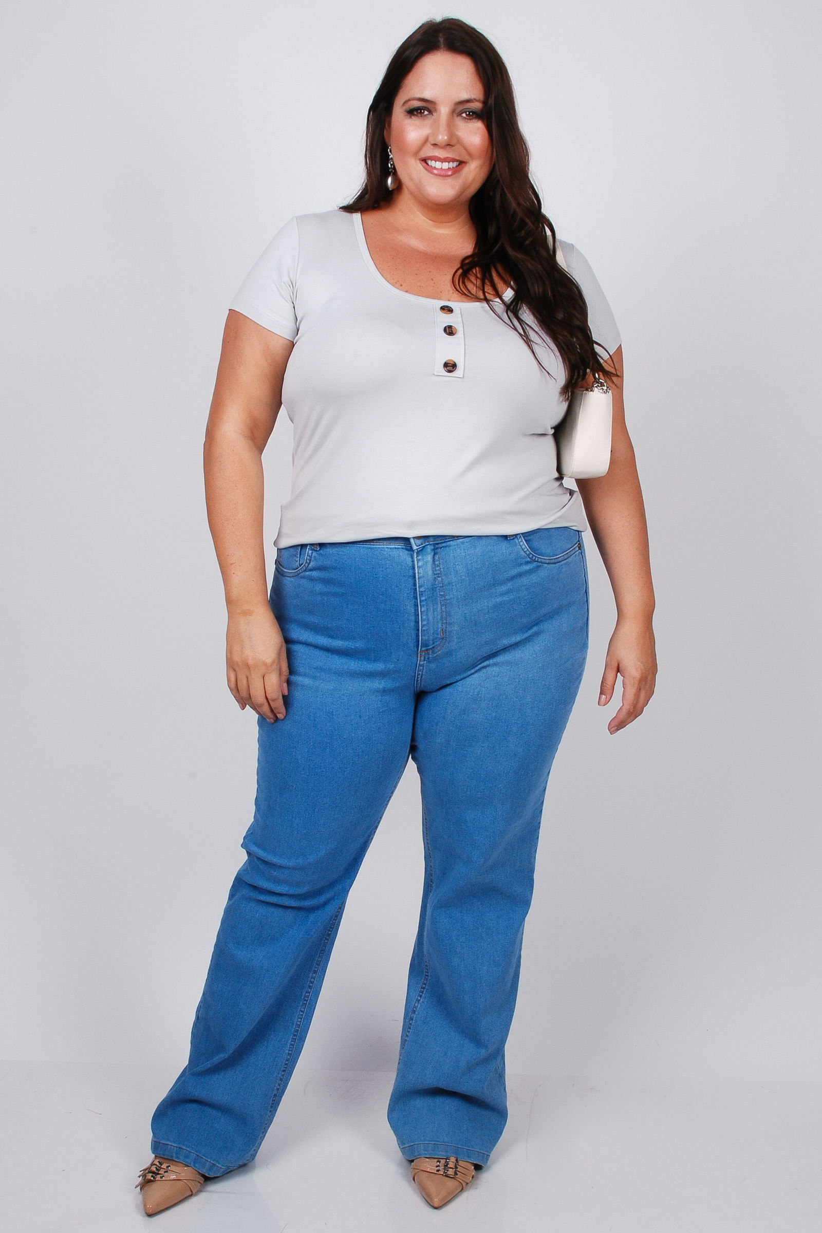Blusa-manga-curta-em-malha-lisa-com-botoes_0011_2