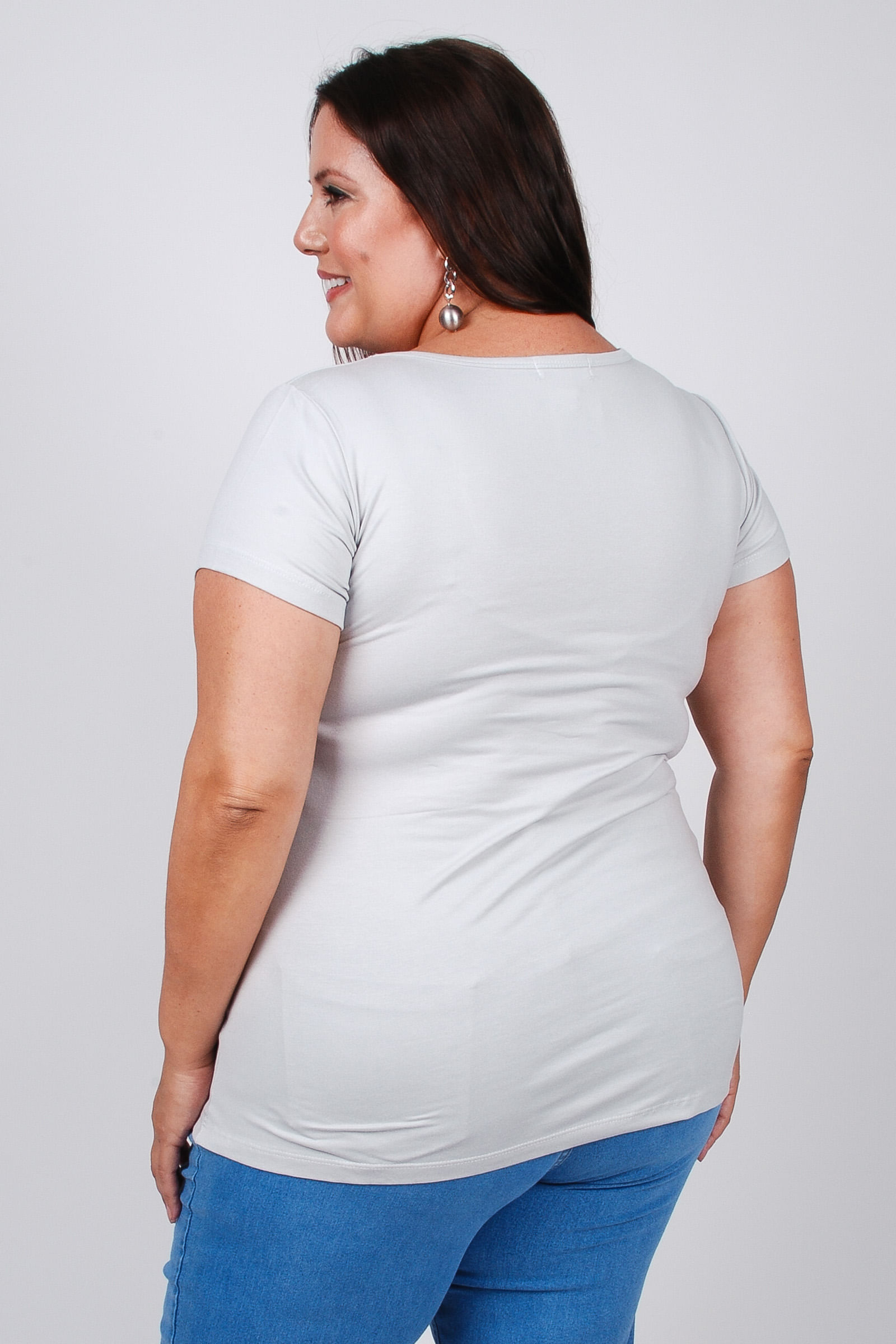 Blusa-manga-curta-em-malha-lisa-com-botoes_0011_4