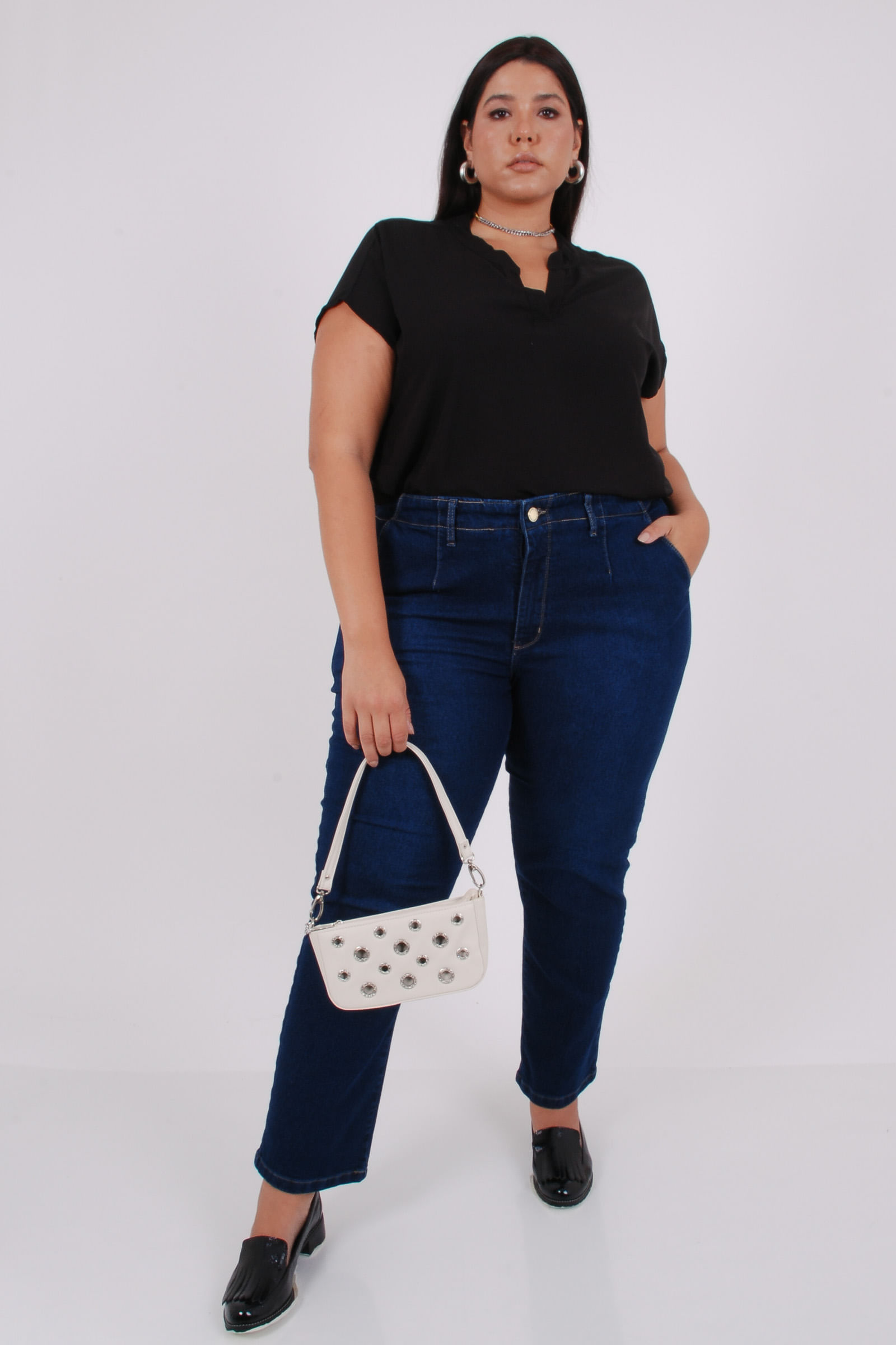 Blusa-em-viscose-lisa-com-gola-padre_0026_2