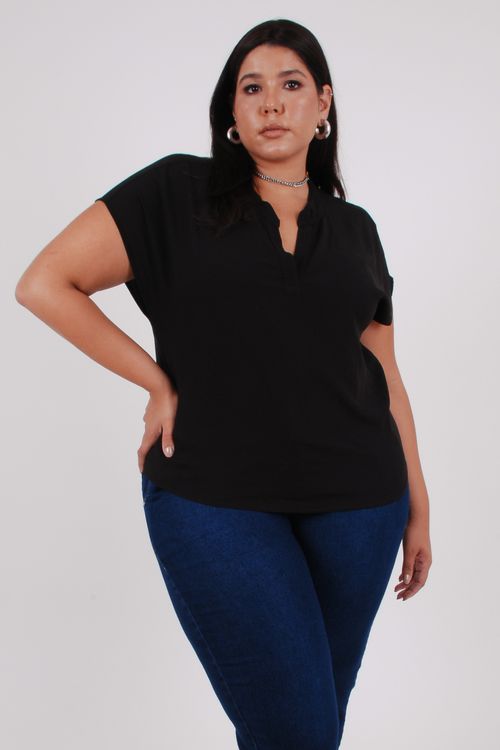 Blusa em viscose lisa com gola padre preto