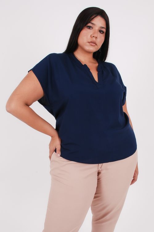 Blusa em viscose lisa com gola padre azul marinho