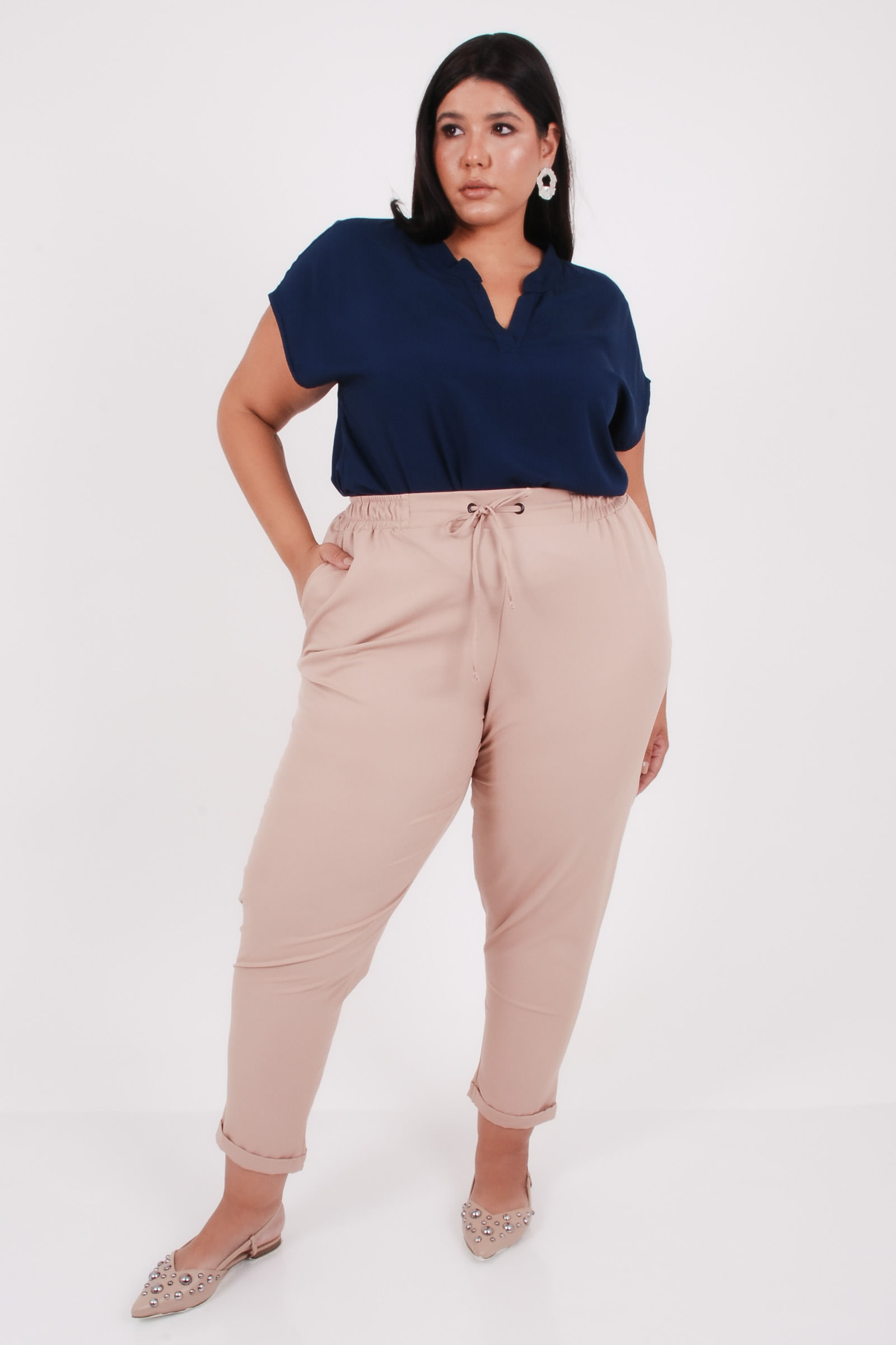 Blusa-em-viscose-lisa-com-gola-padre_0004_2