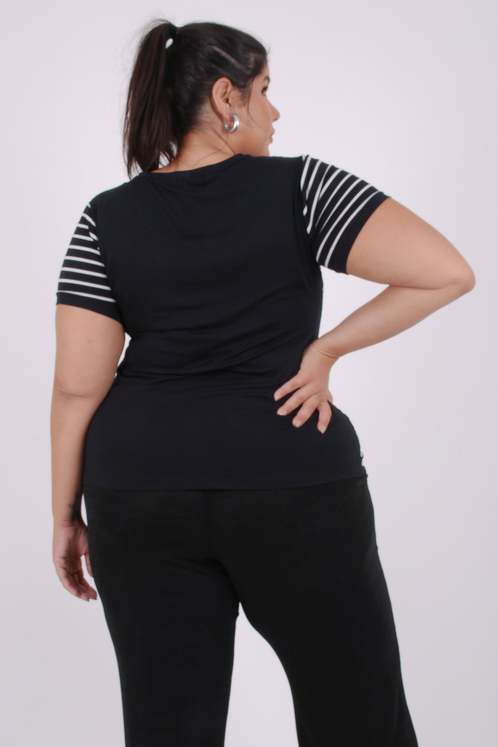 Blusa-em-malha-listrada-com-estampa-na-frente_0026_4