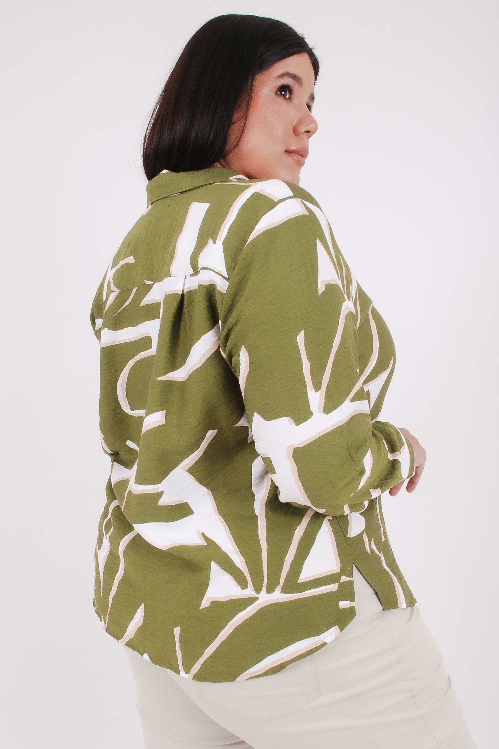 Camisa-manga-longa-em-tecido-estampado-plus-size_0032_4