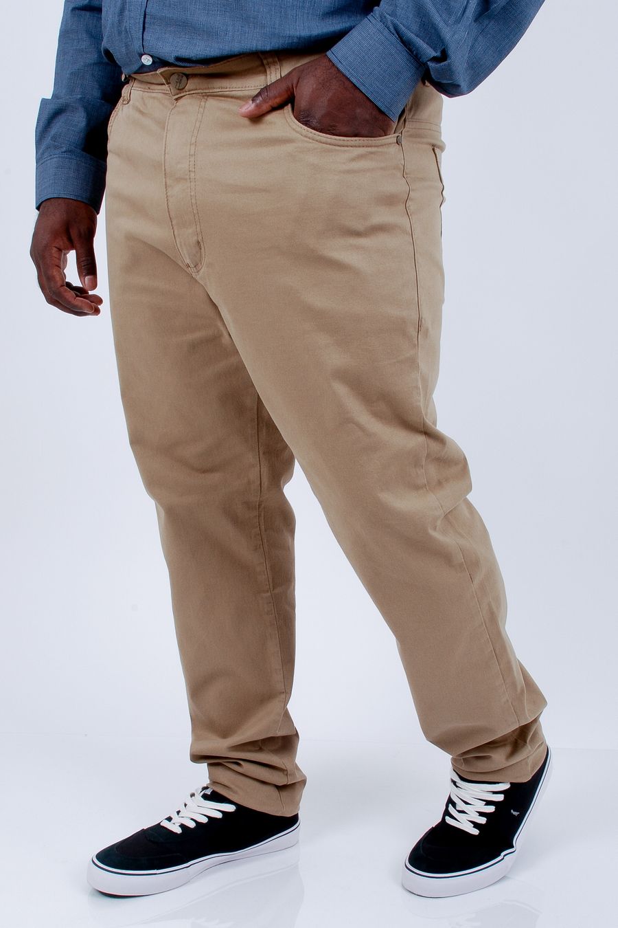 Calça skinny sarja plus size bege