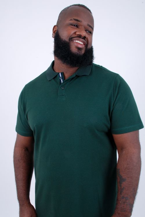 Camisa polo em piquet com detalhe de cadarço verde militar