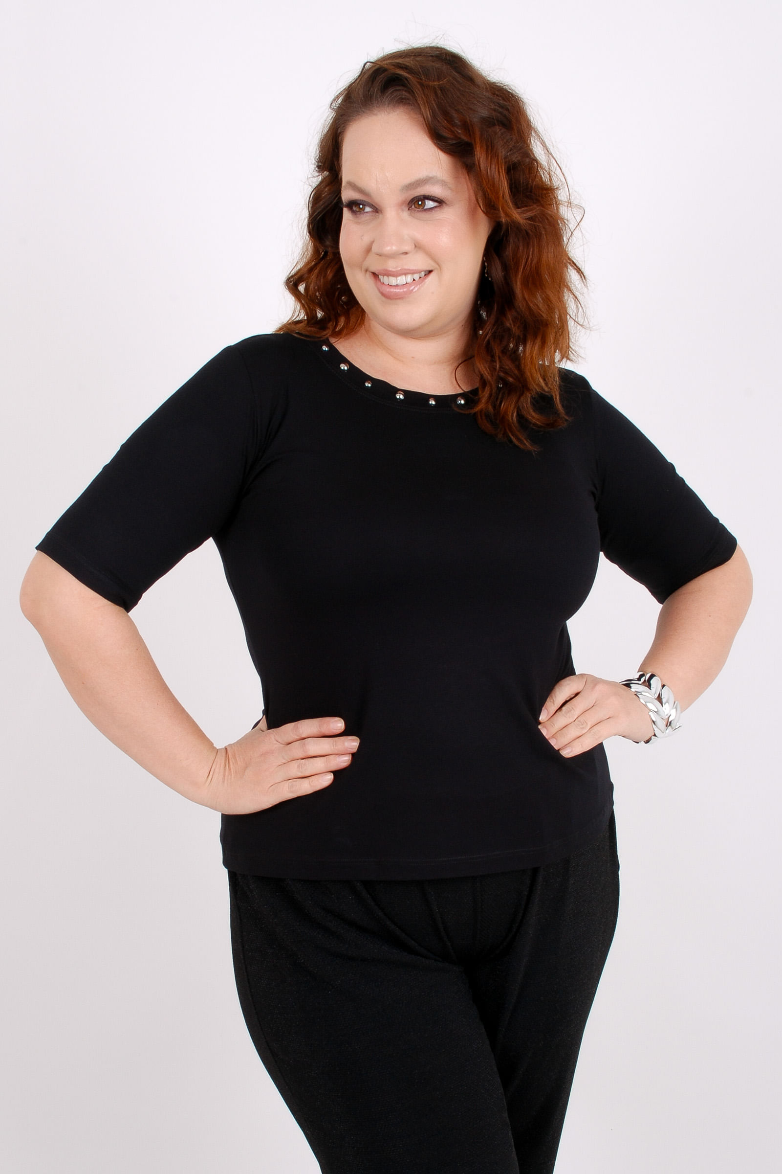 Blusa-tachas-bordadas-a-mao-decote_0026_1