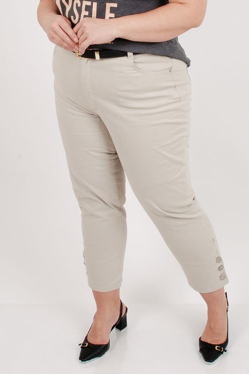 Calça cropped em sarja plus size bege