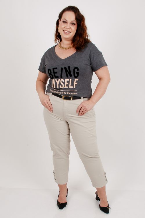 Calça cropped em sarja plus size bege