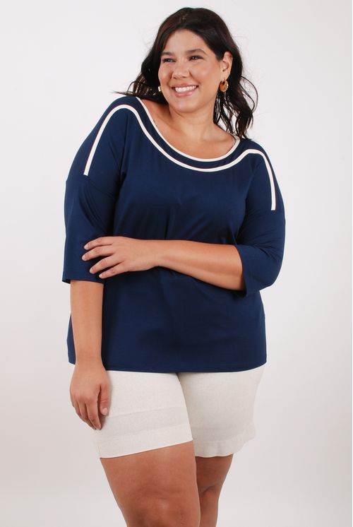 Blusa feminina vivo contrastante no decote canoa azul marinho