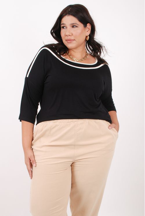 Blusa feminina vivo contrastante no decote canoa preto