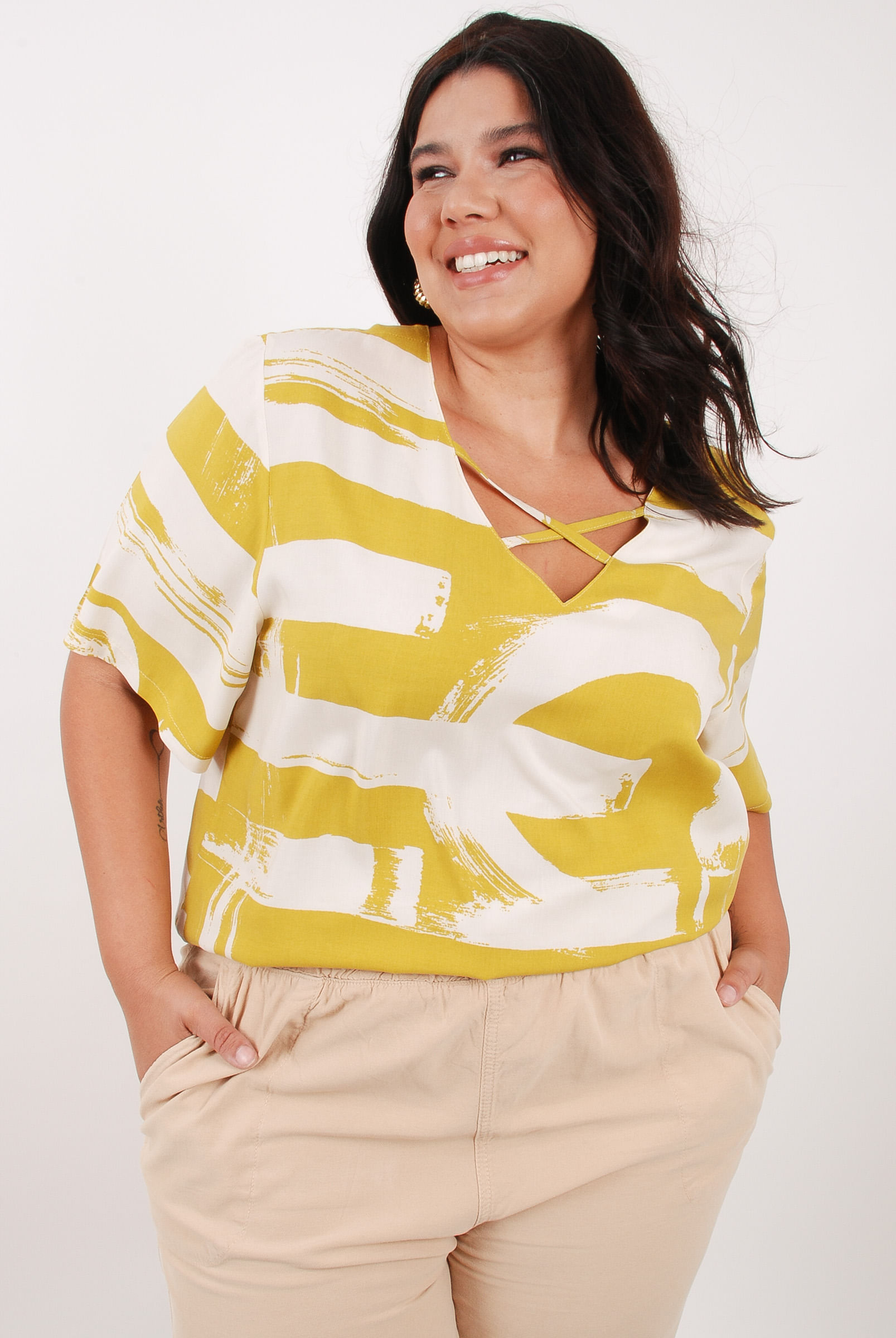 Blusa-viscose-estampada-com-manga-e-decote-V_0031_1