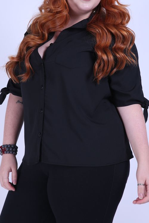 Camisa com nó plus size preto