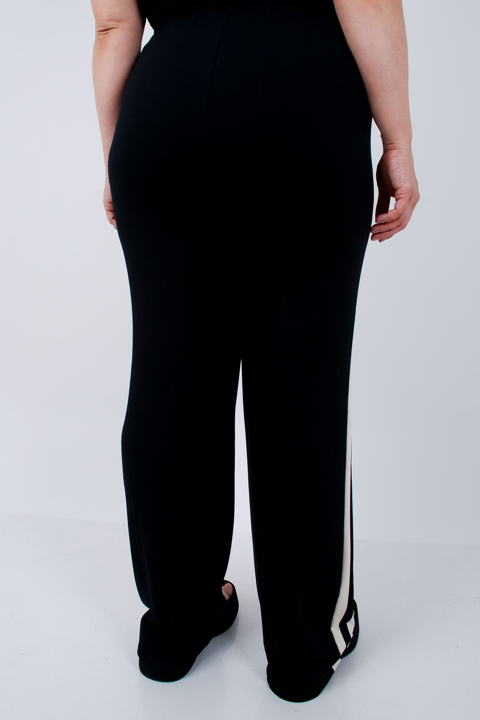 Calca-feminina-esportiva-com-faixas-na-lateral_0026_4