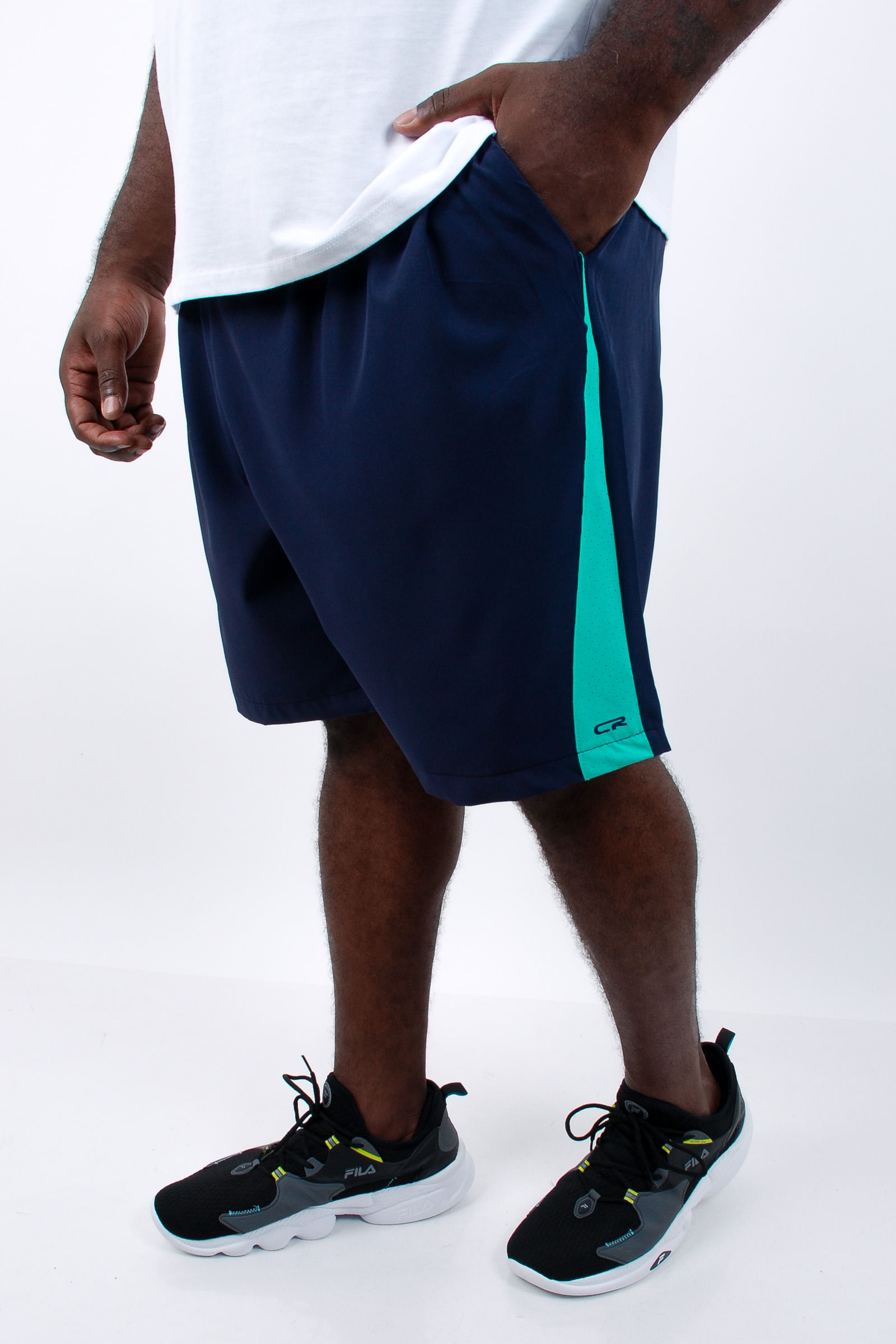 Bermuda-masculina-esportiva-com-recortes-contrastante_0004_1