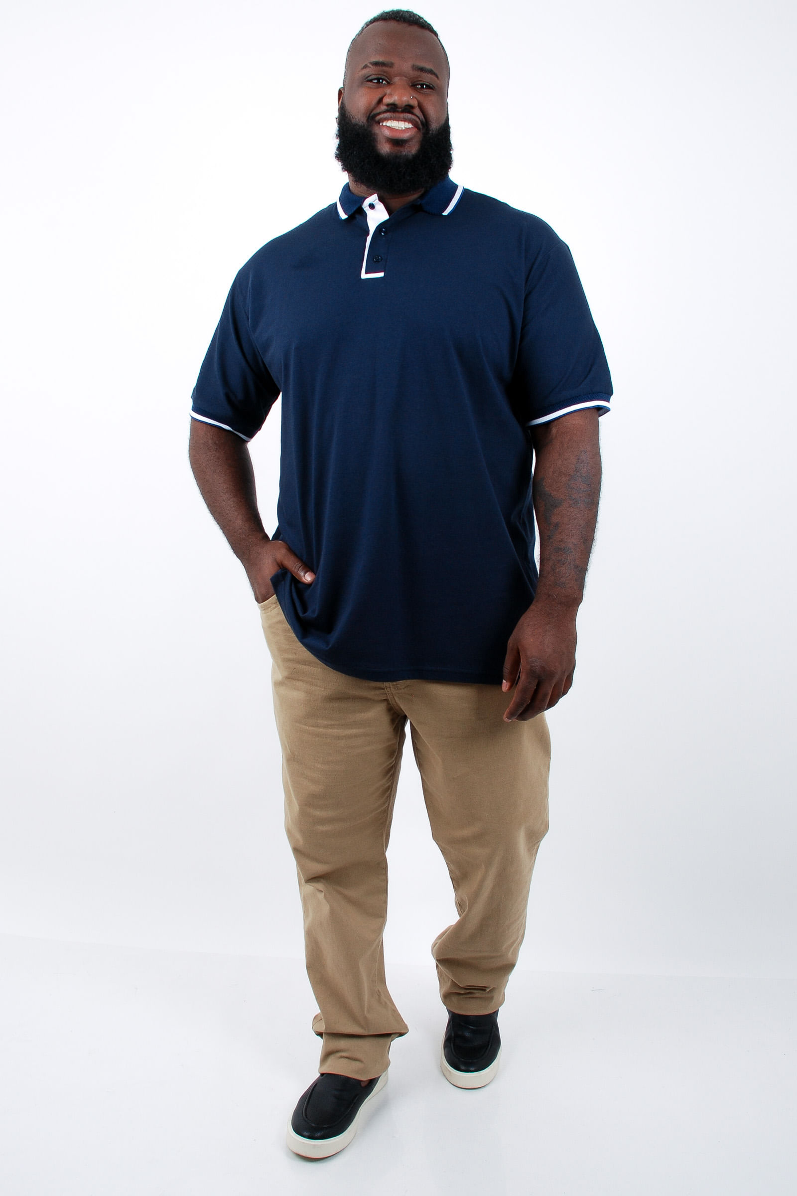 Camisa-polo-masculina-manga-curta-com-detalhes-contrastantes_0004_2