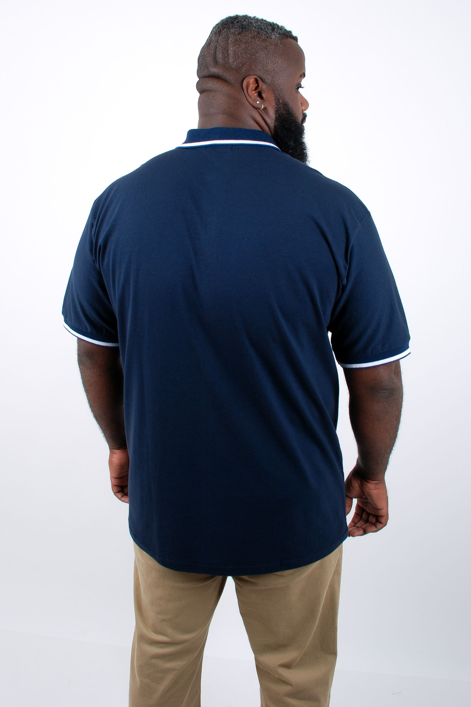 Camisa-polo-masculina-manga-curta-com-detalhes-contrastantes_0004_4