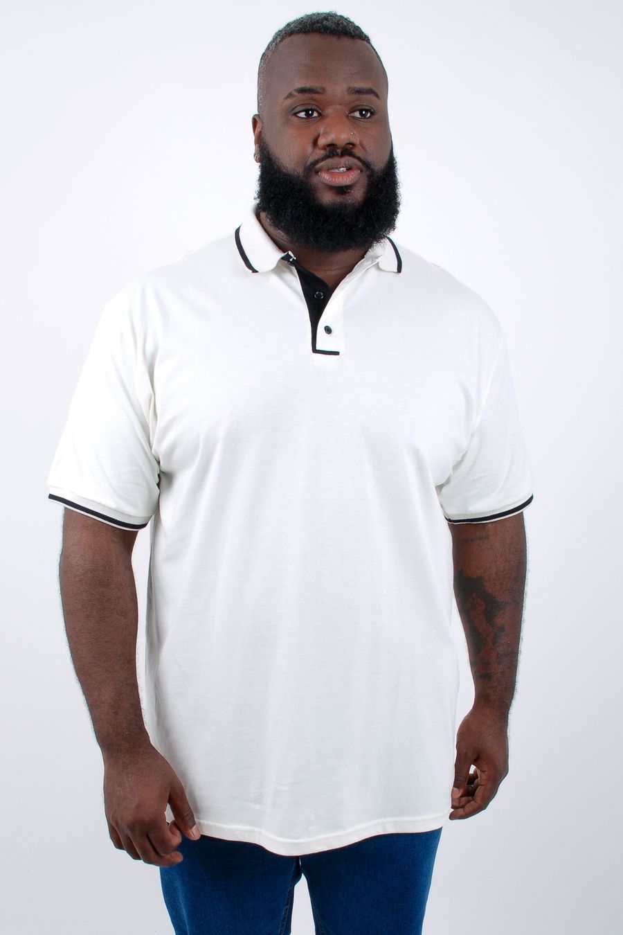 Camisa polo masculina manga curta com detalhes contrastantes off white
