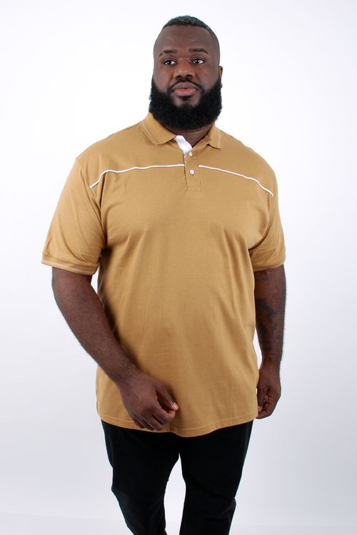 Camisa polo masculina manga curta recorte frente com vivo caramelo