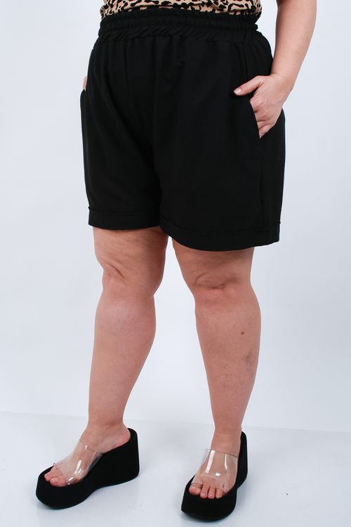 Shorts liso com cós elástico plus size preto
