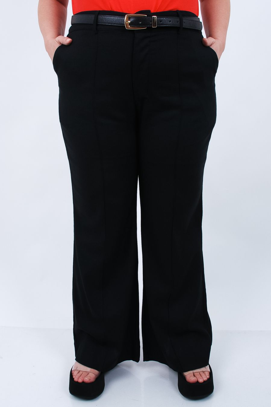 Calça estilo alfaiataria em tecido com linho preto