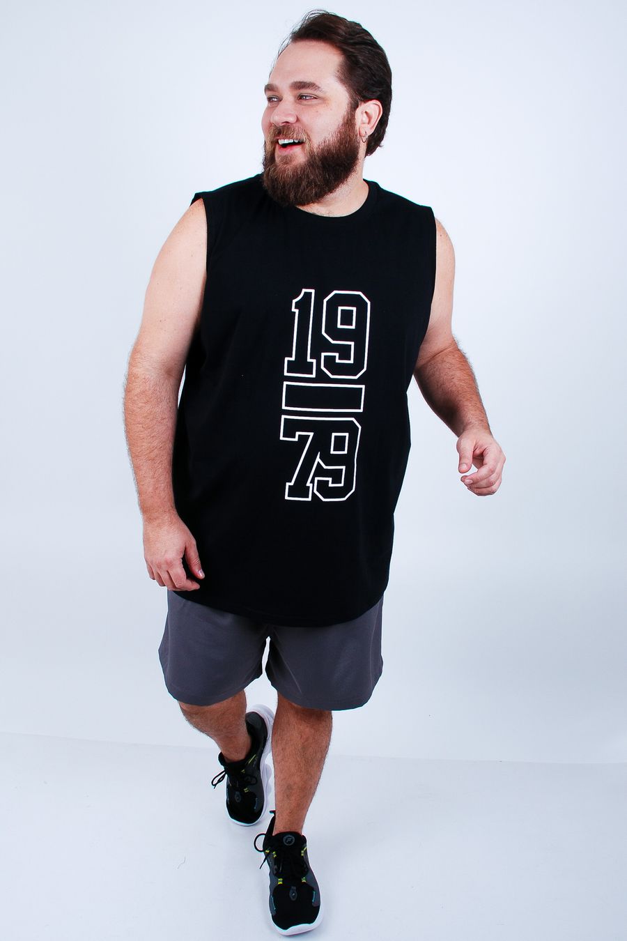 Regata masculina em meia malha com numeral preto